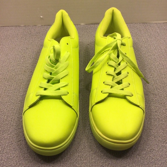 Men’s Size 10 (45) Lime Colored Tennis Shoes - Picture 1 of 3